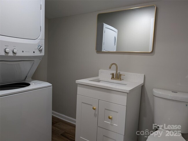 Building Photo - 2700 Ravencroft Dr