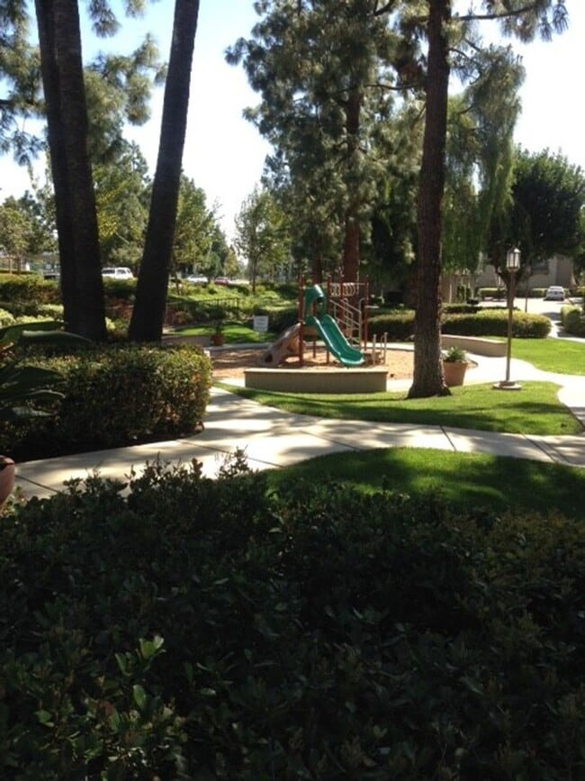 Building Photo - BEAUTIFUL ONE BEDROOM ONE BATH CONDO WITH ...
