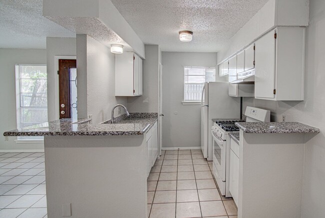 Building Photo - 819 Sirocco Dr