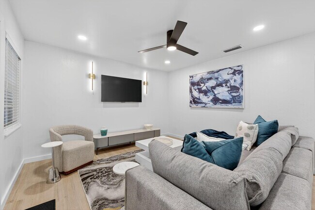 Building Photo - 800 Tropic Blvd