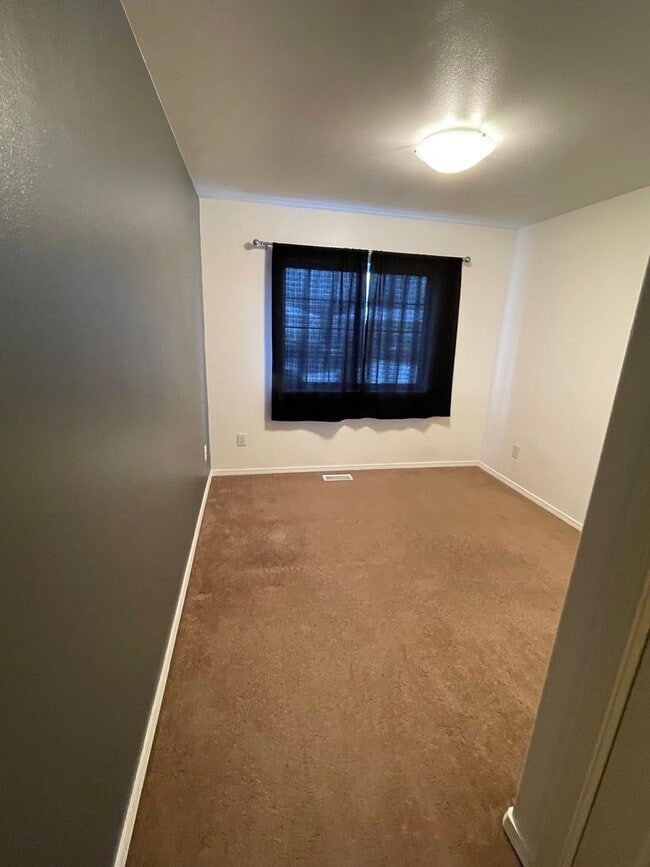 Building Photo - Three bedroom located near JBER