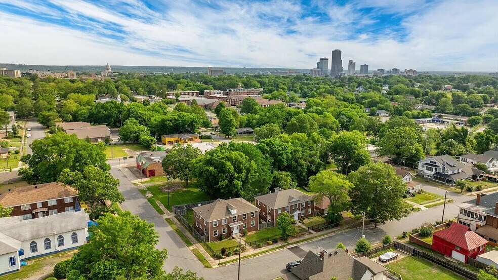 Building Photo - 1724 W 19th St