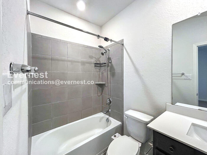 Building Photo - 12002 Benetto Aly