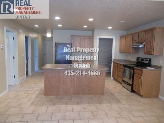 Building Photo - Legacy Meadows Twin Home