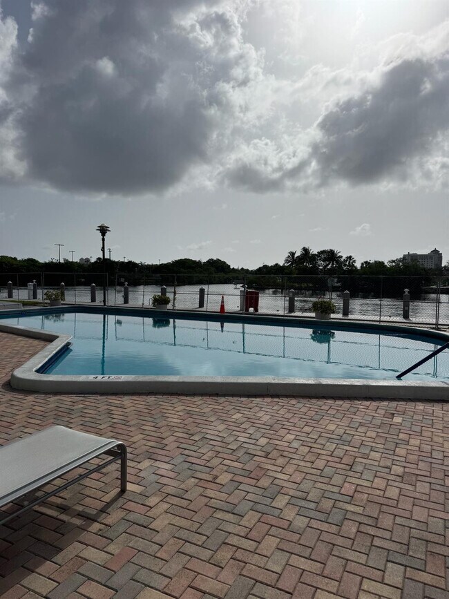 Primary Photo - 1160 N Federal Hwy