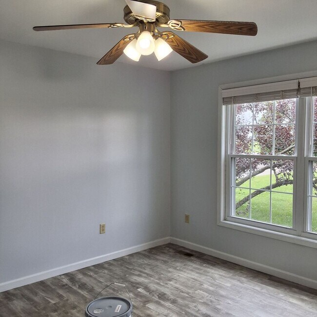 Building Photo - 2911 Miamiview Ct