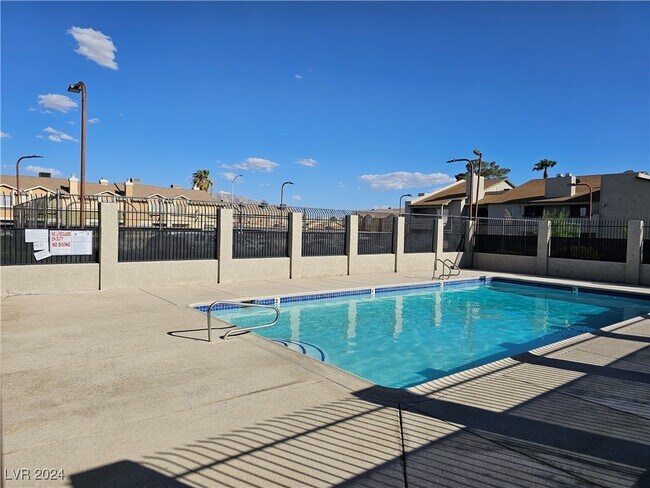 Building Photo - 3749 Carlyle Dr