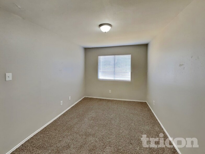 Building Photo - 12844 Edgewood Park Dr