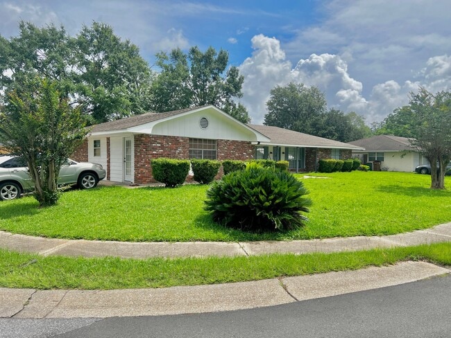 Building Photo - 21088 Pineville Rd