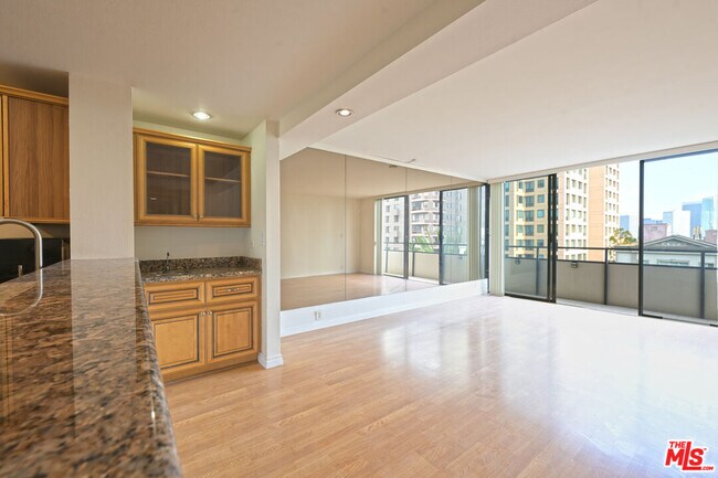 Building Photo - 10535 Wilshire Blvd