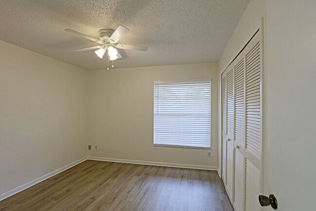 Building Photo - 6120 Whiskey Creek Dr