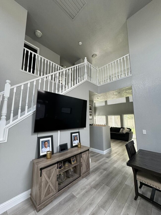 Building Photo - 4 Bedroom home in Dixon