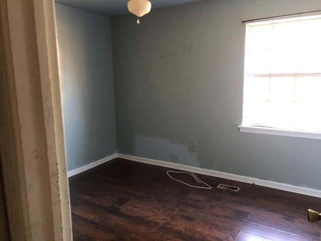 Building Photo - 908 Redstone Ln