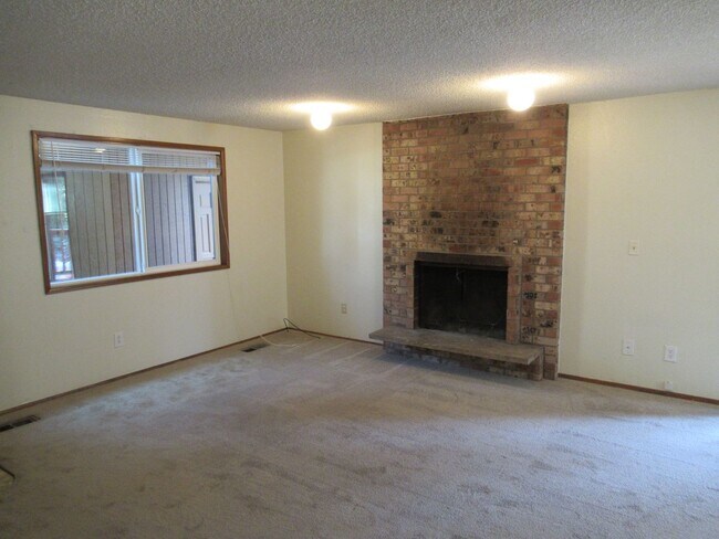 Primary Photo - Large Two Bedroom w/ Garage