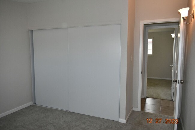 Building Photo - Modern Living in California City
