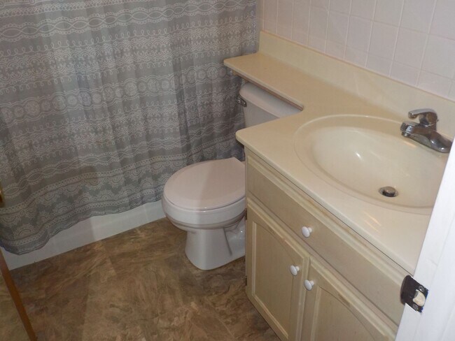 Bath - 101 S Bunker Hill Dr