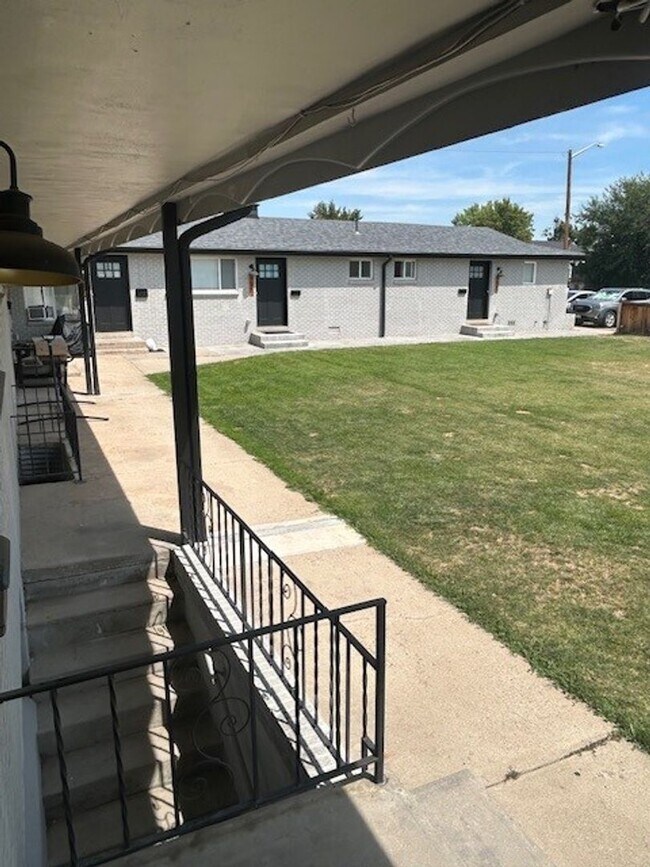 Building Photo - Beautiful 2 Bed 1 Bath in Wheat Ridge CO