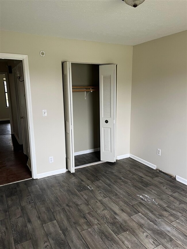 Building Photo - 1705 Cliff Ridge Ct