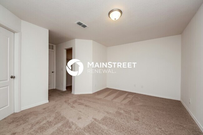 Building Photo - 4 Bedroom Pet-Friendly Home in Dundee, FL with Main Street Renewal