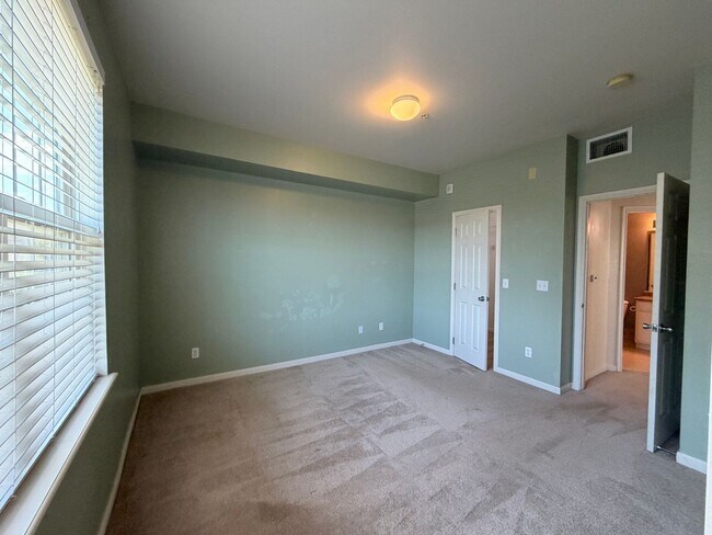 Building Photo - 12918 Ironstone Way