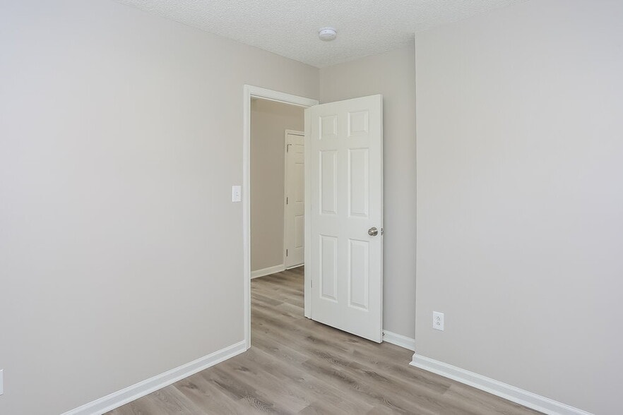 Building Photo - 4209-4204 4 Winds Ct SW