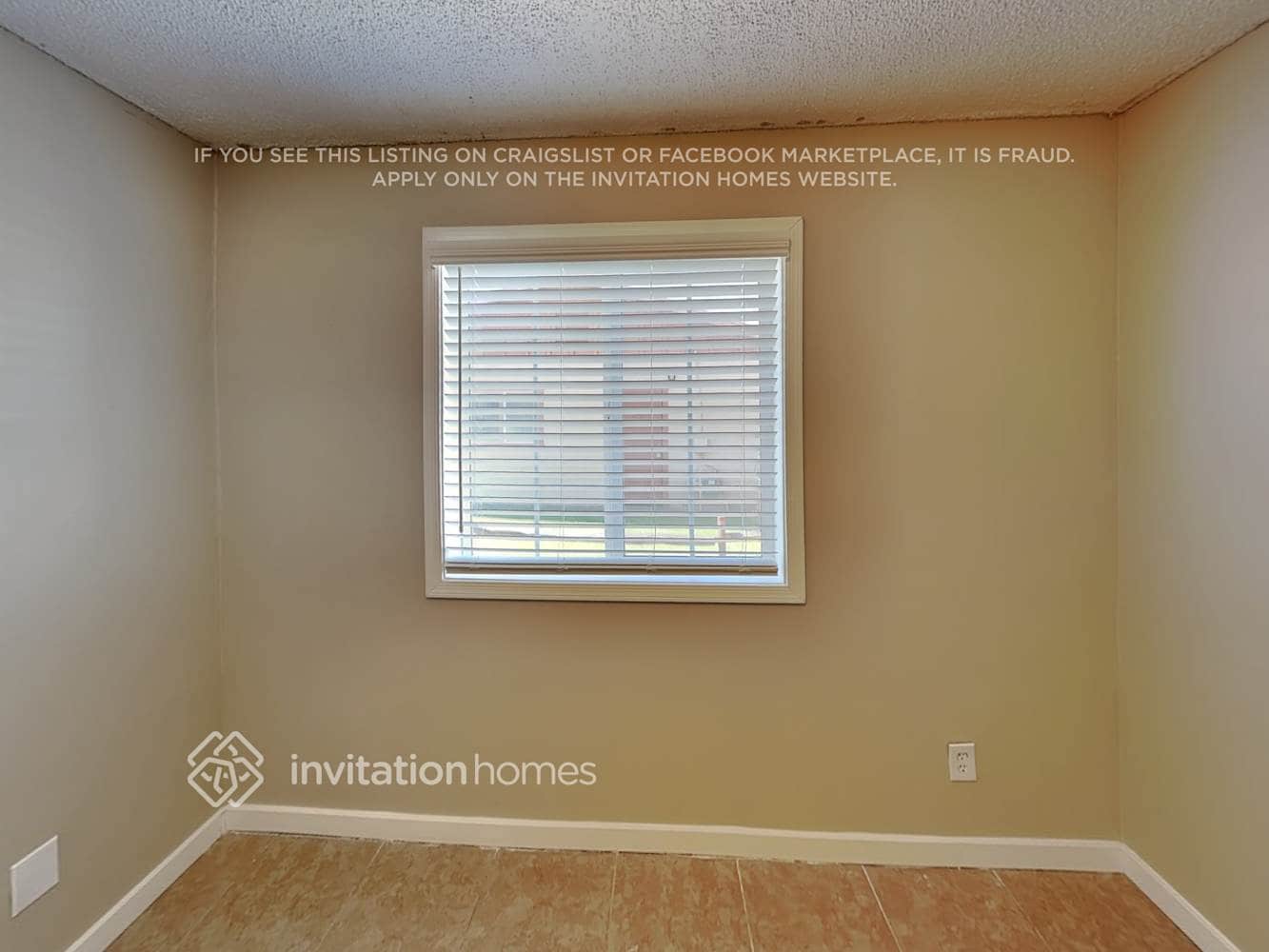 Building Photo - 2022 W Windrose Dr