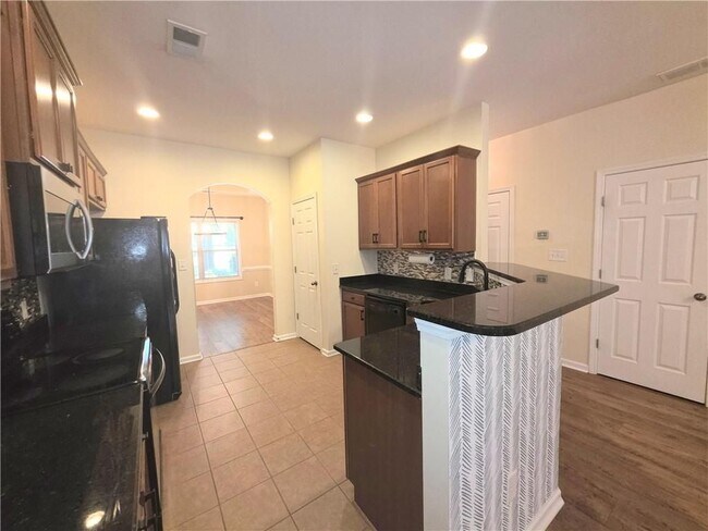 Building Photo - 113 Macalester Dr
