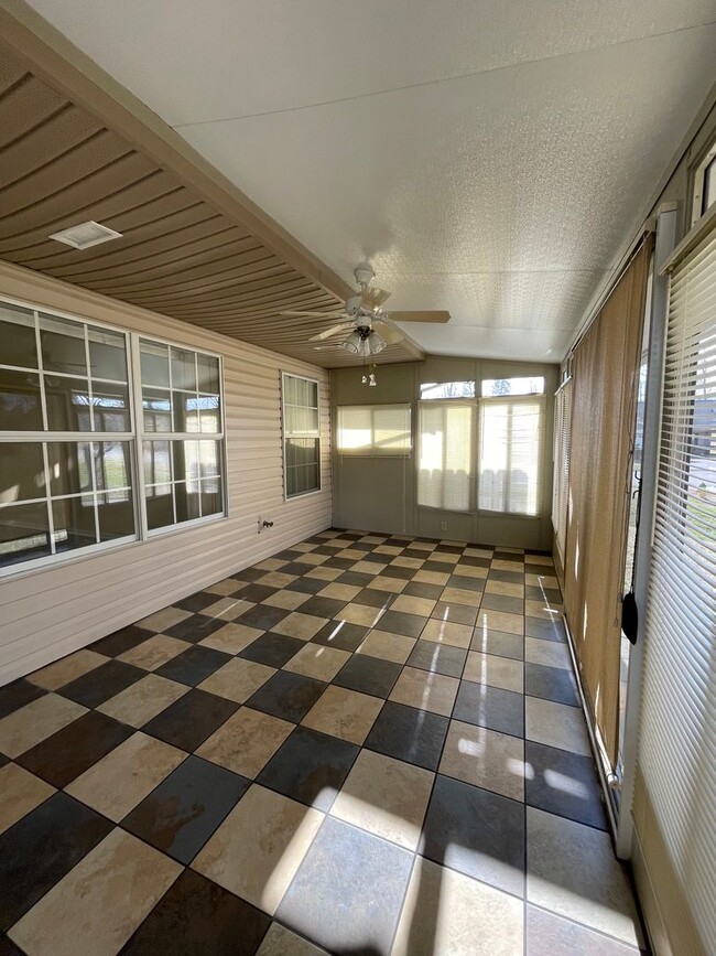 Building Photo - Maryville 37801 - 2 bedroom, 2 bath condo with a 1-car garage & sunroom - Call Tom Parry (865) 60...