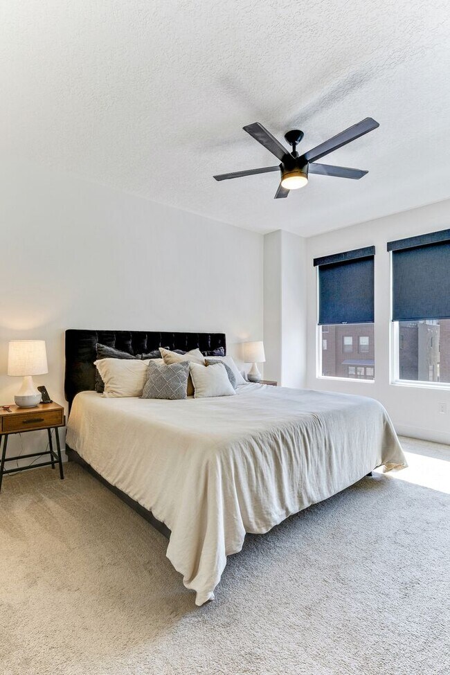 Building Photo - Beautiful Townhome in Daybreak