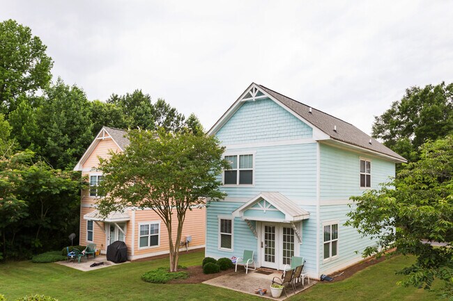 Building Photo - 100 Davis St