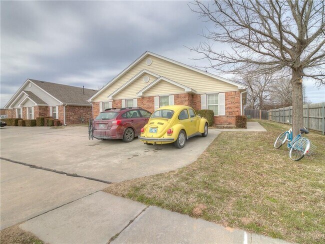 Primary Photo - 1327 Commerce Dr