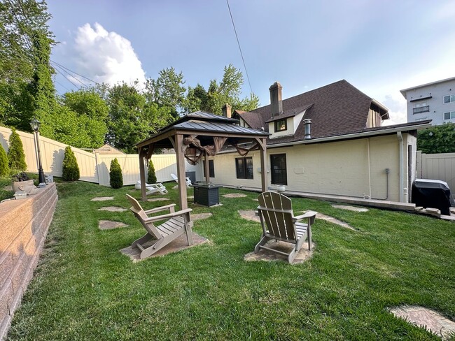 Building Photo - 3 bedroom, 2 bath, furnished Kingsport, TN