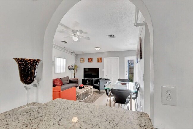 Building Photo - 1510 S 20th Ave