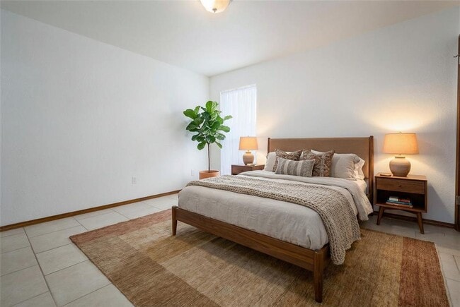 Building Photo - 2400 Northwood Ln