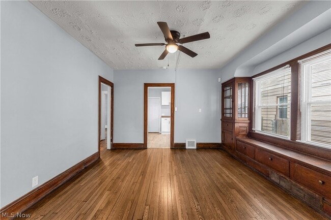 Building Photo - 11913 Buckingham Ave