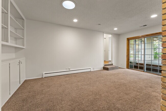 Building Photo - 1201 W 12th St