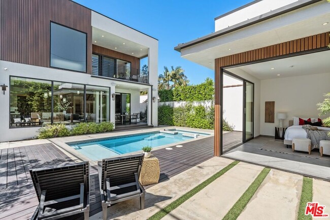 Building Photo - 714 N La Jolla Ave