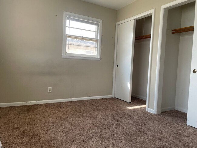 Building Photo - Adorable 3 bedroom 1 bathroom
