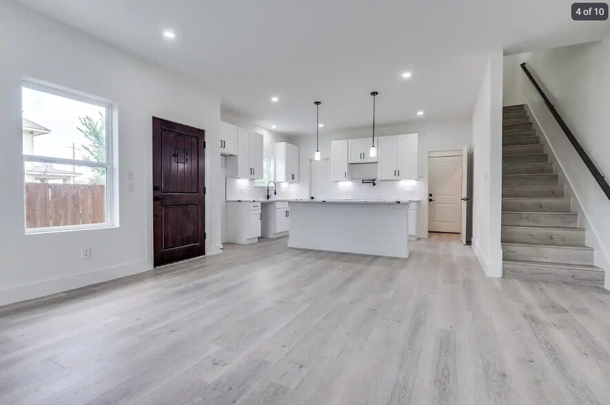 Building Photo - Room in Duplex on Wendelkin St