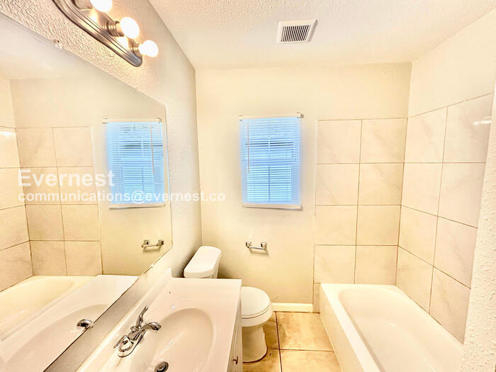 Building Photo - 10425 Ferguson Rd