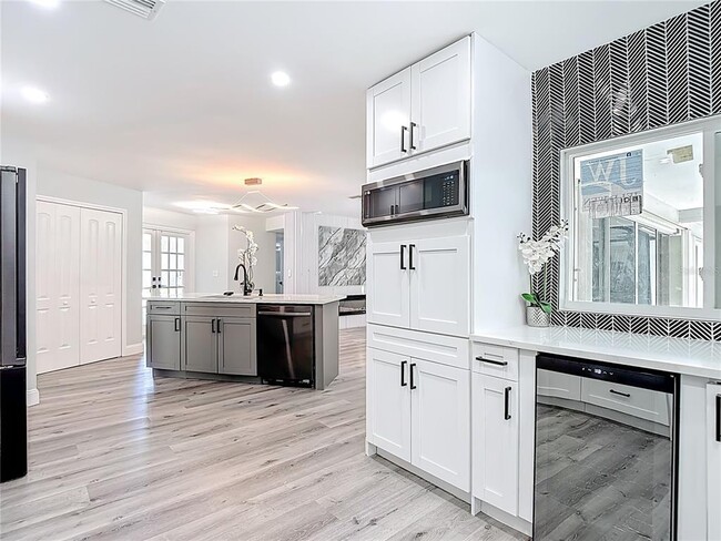 Building Photo - 620 N Barfield Dr