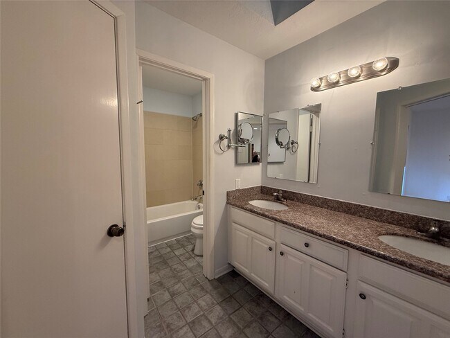 Building Photo - 2601 S Braeswood Blvd