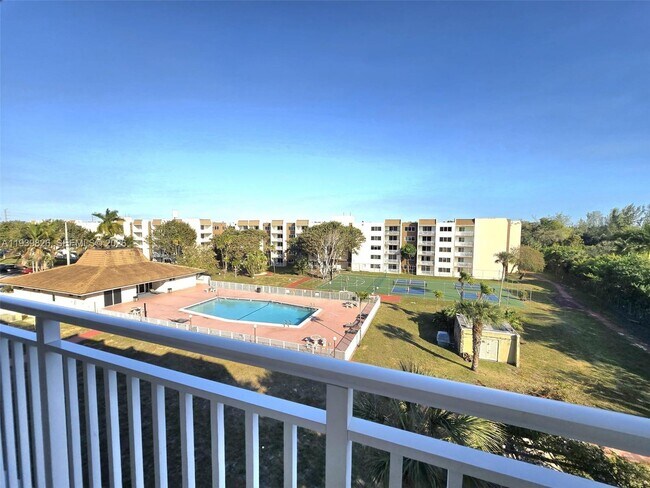 Building Photo - 6960 Miami Gardens Dr