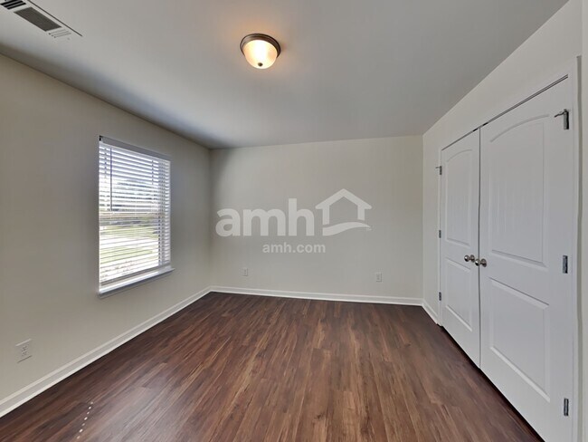 Building Photo - 216 Leland Ln