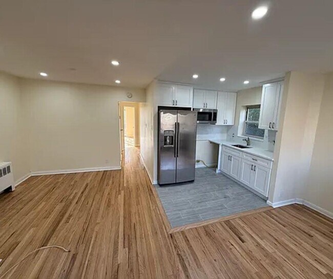Primary Photo - 430 W 259th St