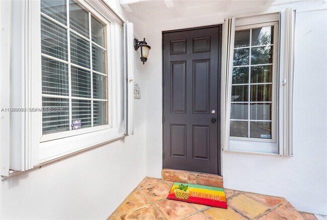 Building Photo - 2379 Overbrook St