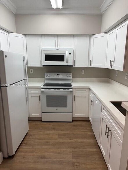 Building Photo - 160 SW 117th Ter