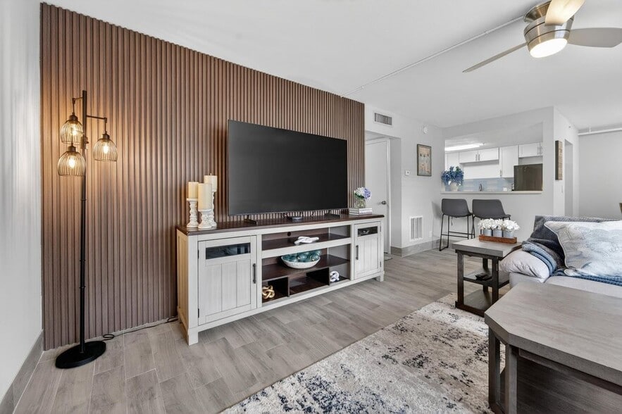 Building Photo - 801 Andrews Ave