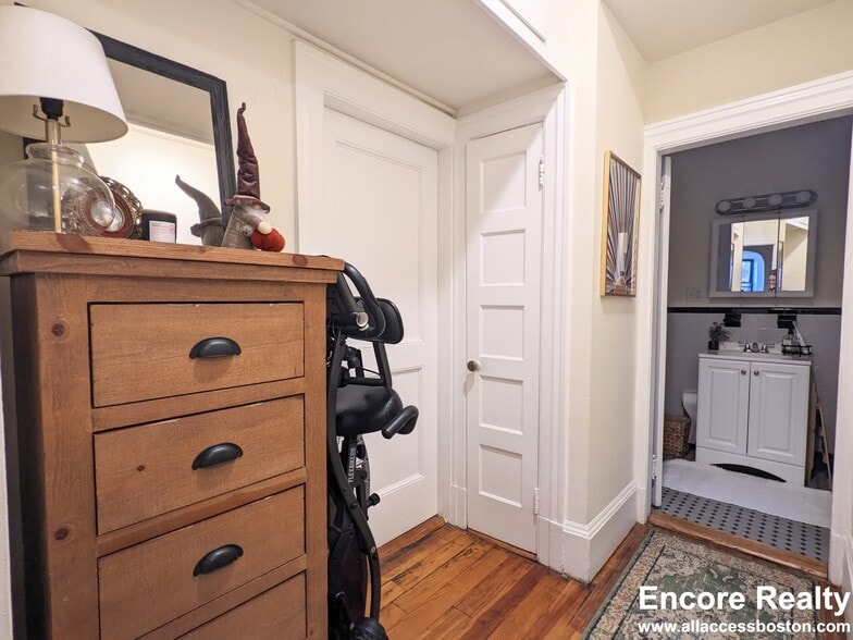 Building Photo - 1463 Beacon St
