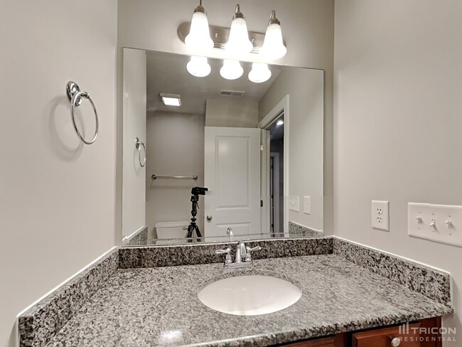 Building Photo - 302 Bronze Dr